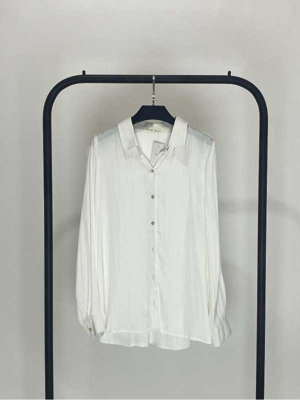 BLUSALIGERA DE BOTONES IVORY MANGAS CON BOTONES