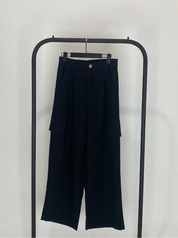 PANTALÓN NEGRO CARGO PIERNA ANCHA