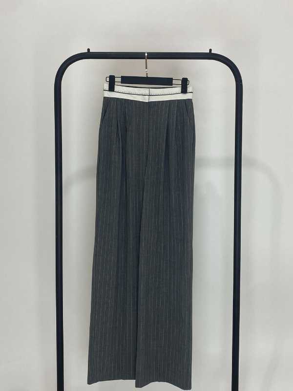 PANTALON GRIS FRANJA BLANCA ANCHO