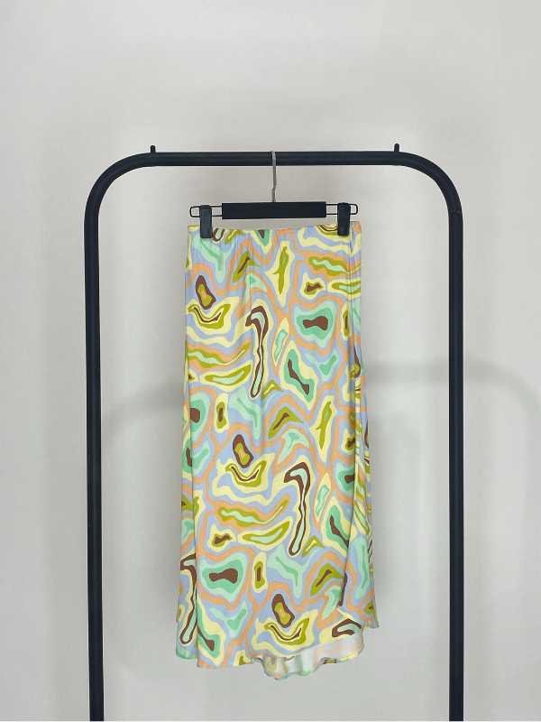 FALDA MIDI MULTICOLOR ESTAMPADA