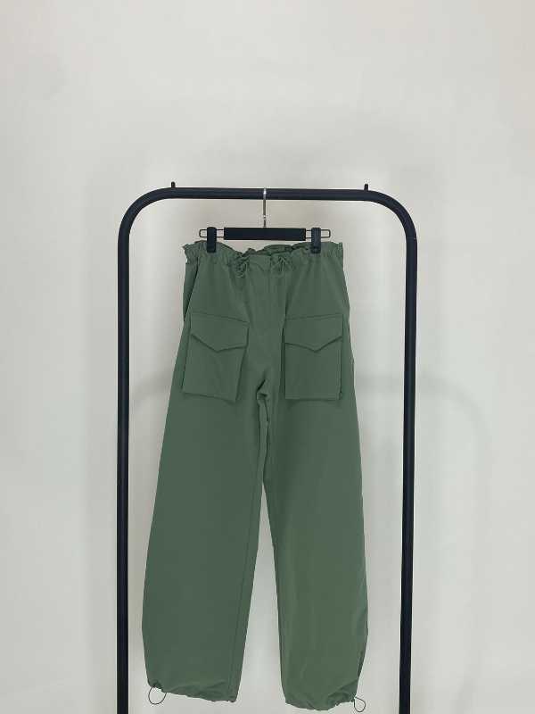 PANTALONES CON BOLSILLO Y ELASTICO VERDE GRIS